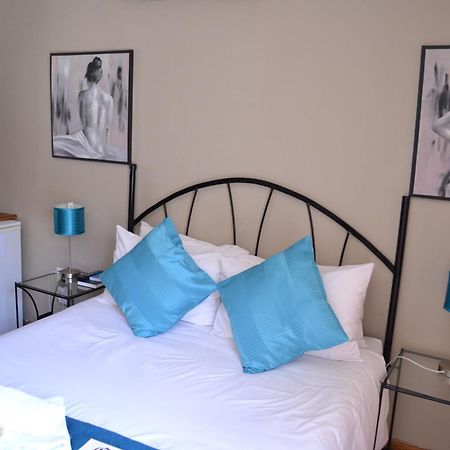 Castello Guesthouse Vryburg Bagian luar foto
