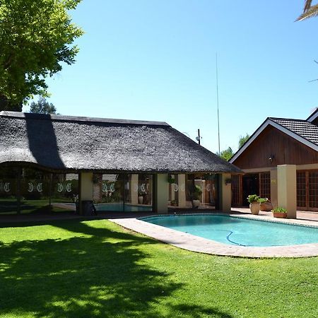 Castello Guesthouse Vryburg Bagian luar foto