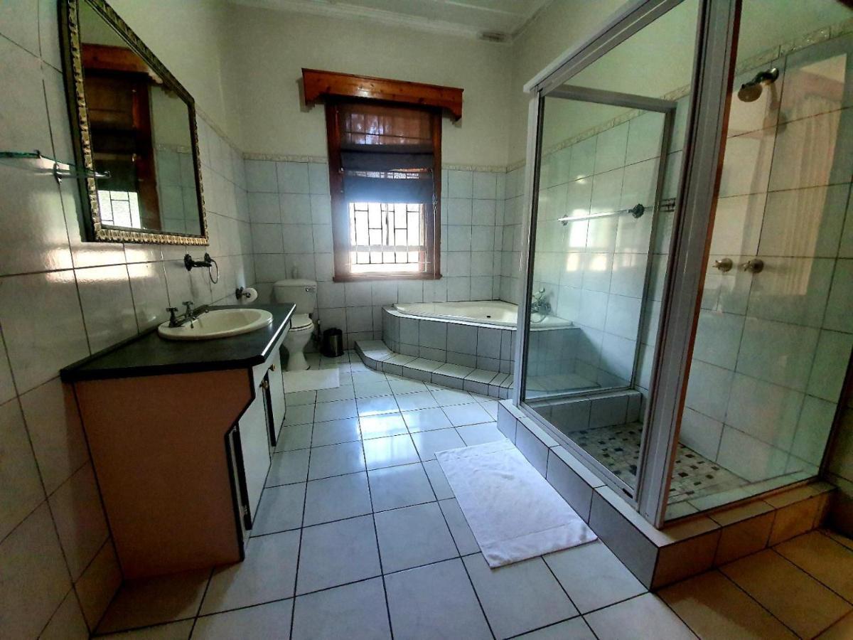 Castello Guesthouse Vryburg Bagian luar foto