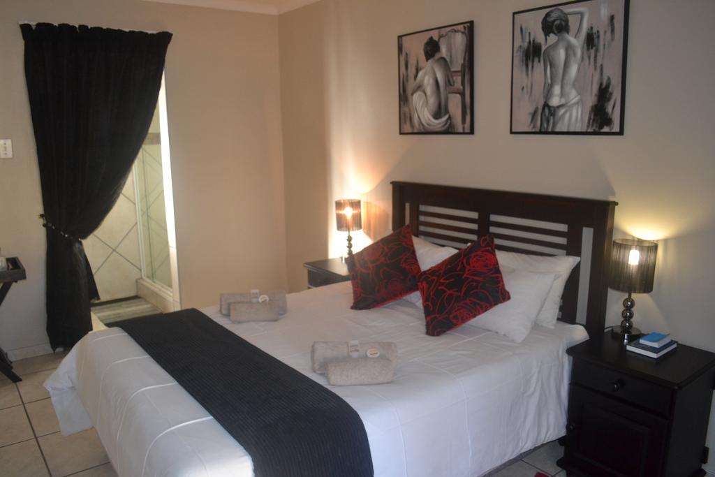 Castello Guesthouse Vryburg Bagian luar foto