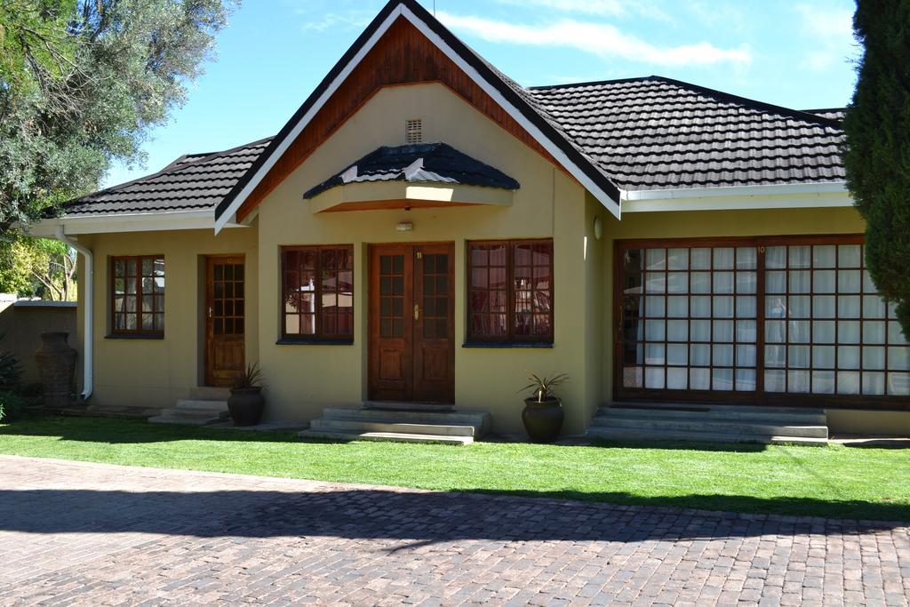 Castello Guesthouse Vryburg Bagian luar foto