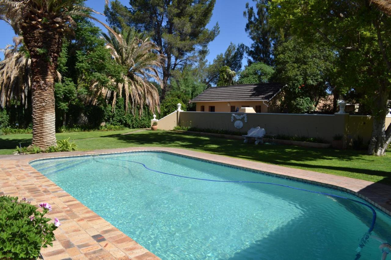 Castello Guesthouse Vryburg Bagian luar foto